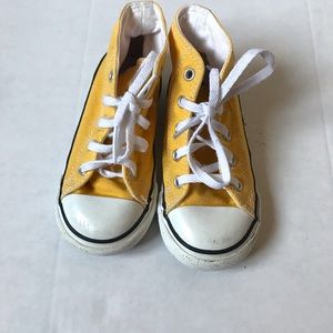Yellow Converse 9C